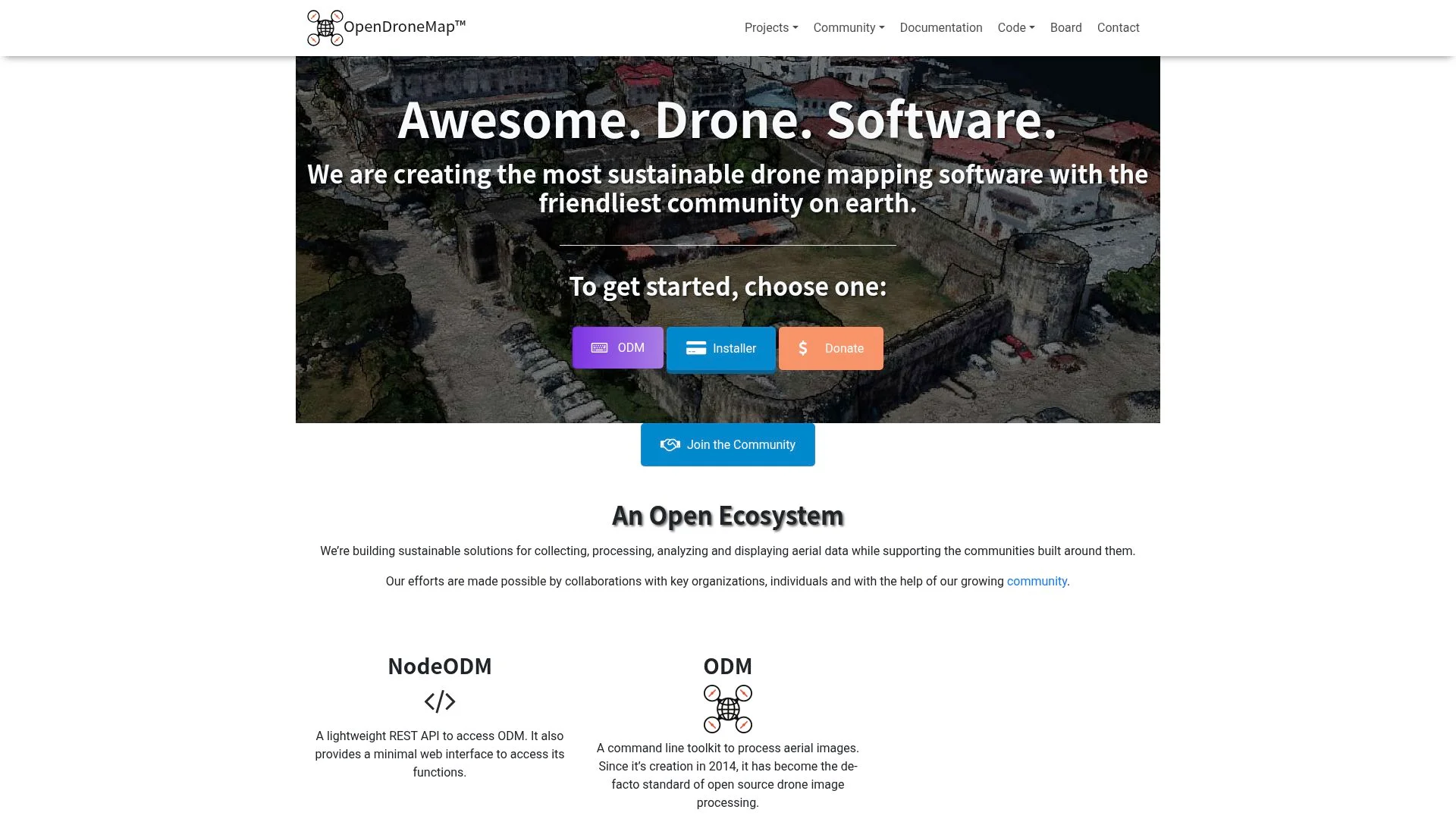 Paysage montagneux avec texte sur un logiciel de cartographie de drones.